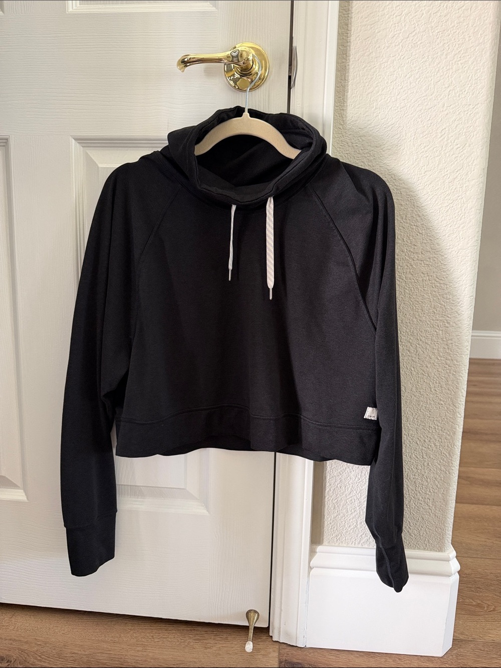 Vuori Black Cropped Pullover Hoodie with Drawstring